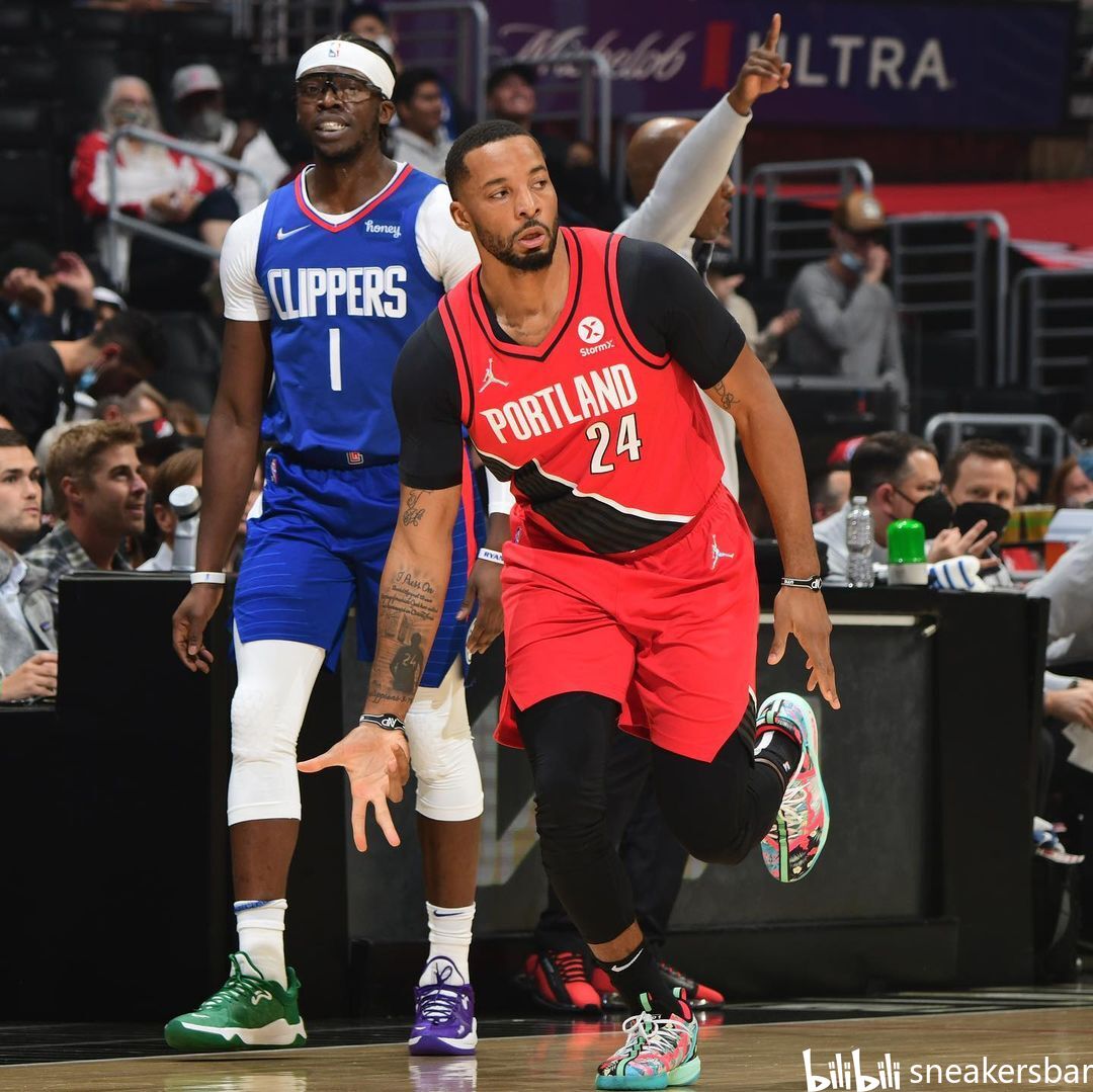 借其叙事与 借其叙事与